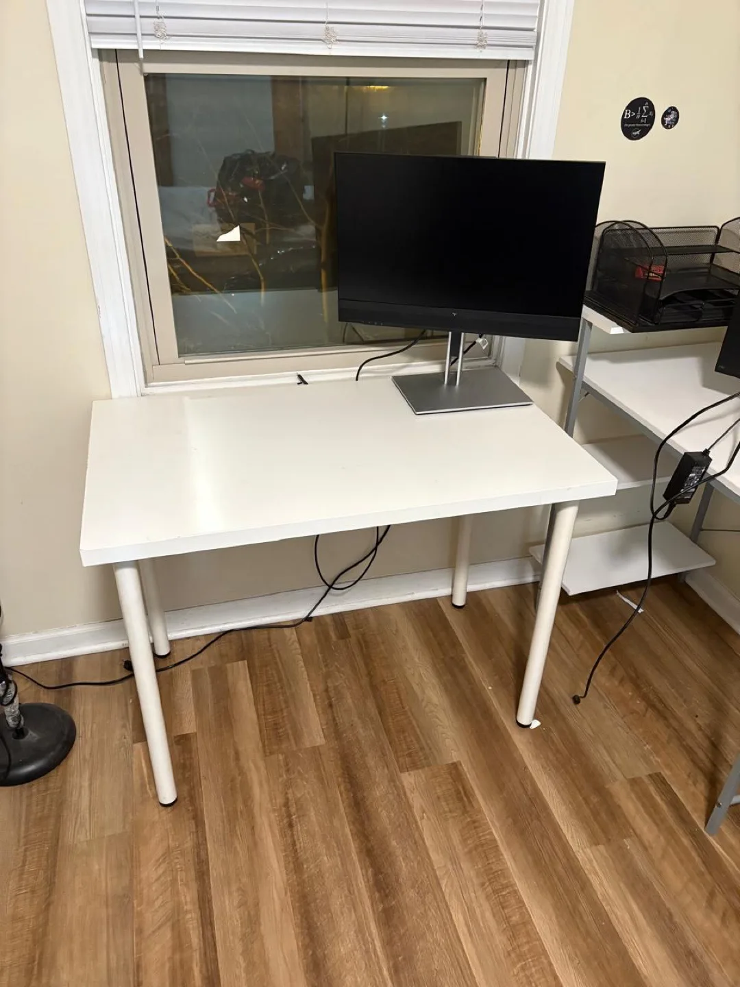 White Desk thumbnail