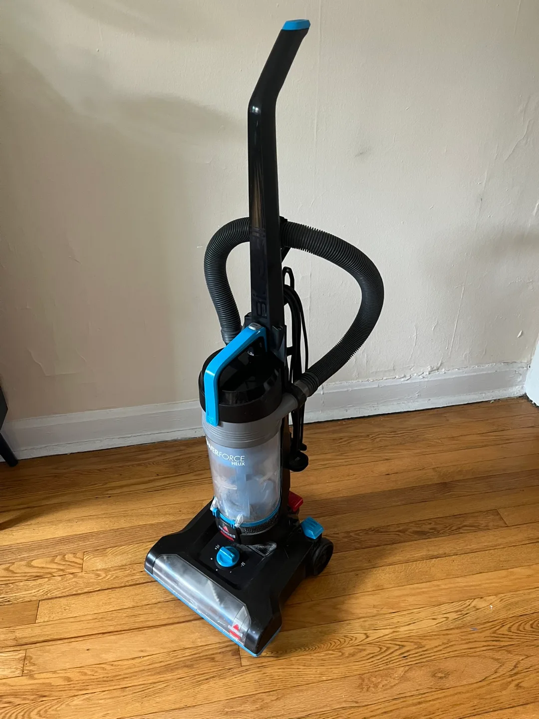 Bissell PowerForce Helix Vacuum Cleaner thumbnail