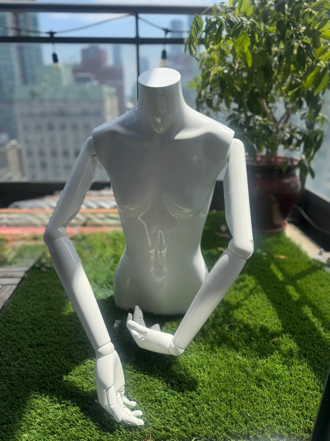 Ladies White Mannequin thumbnail