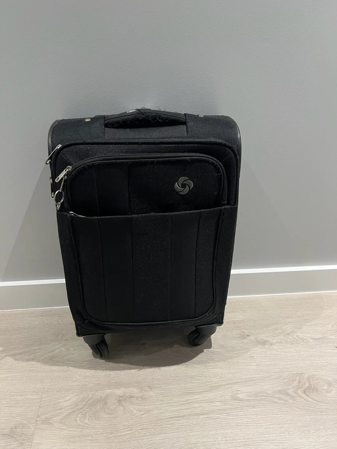 Samsonite Platinum Spinner 19" Carry-on Suitcase thumbnail