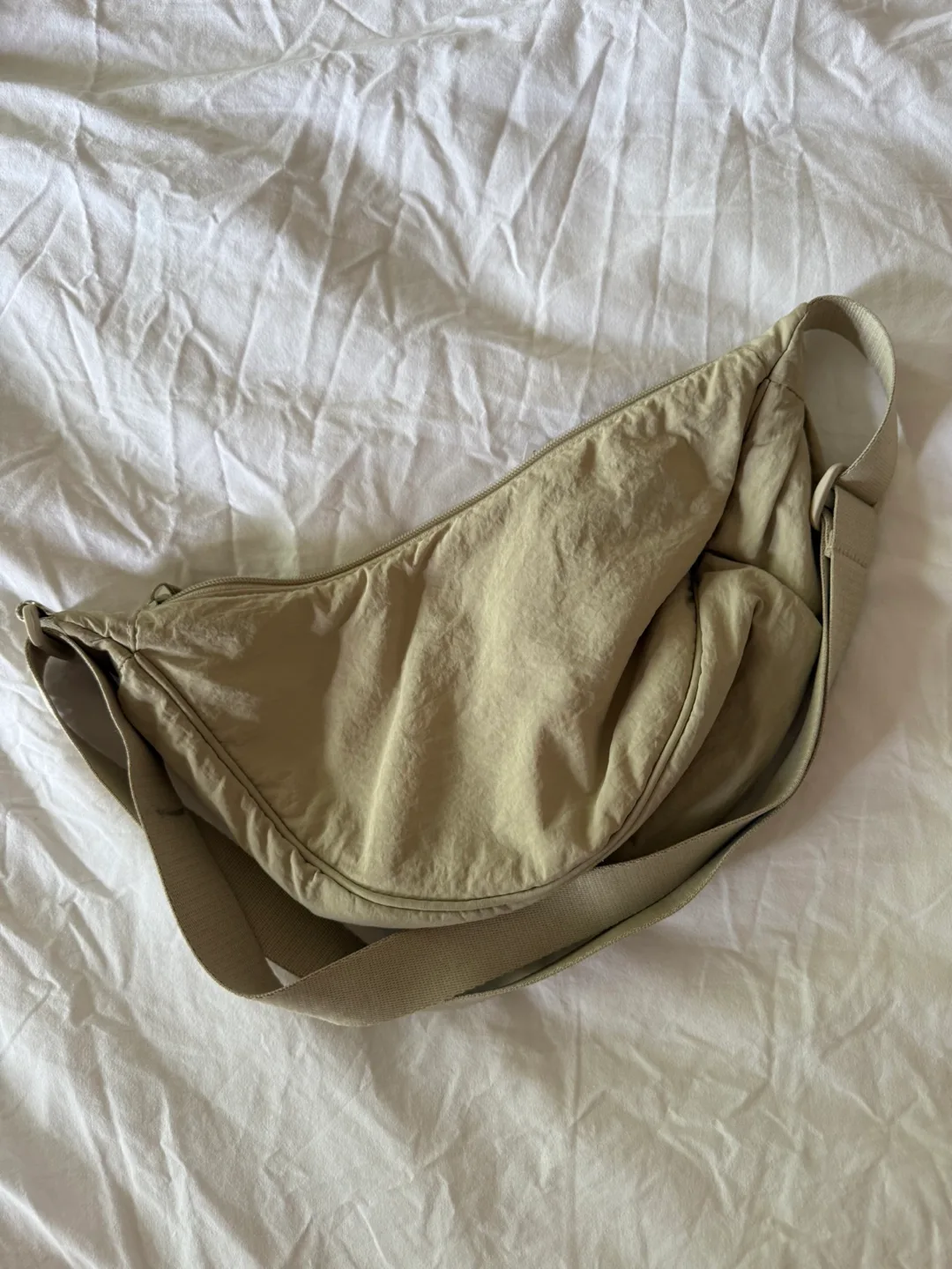 Uniqlo Beige Shoulder/Crossbody Bag thumbnail