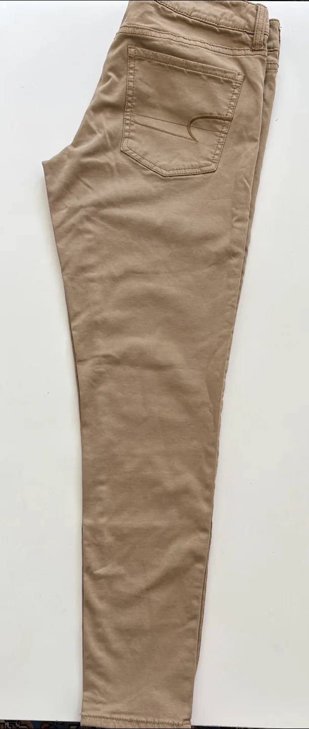 American Eagle Khaki Pants! Size 8 image indicator(2)