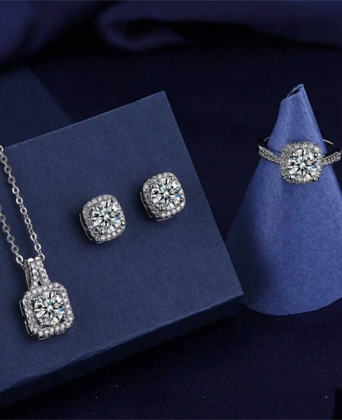 Square Cut Jewelry Set thumbnail