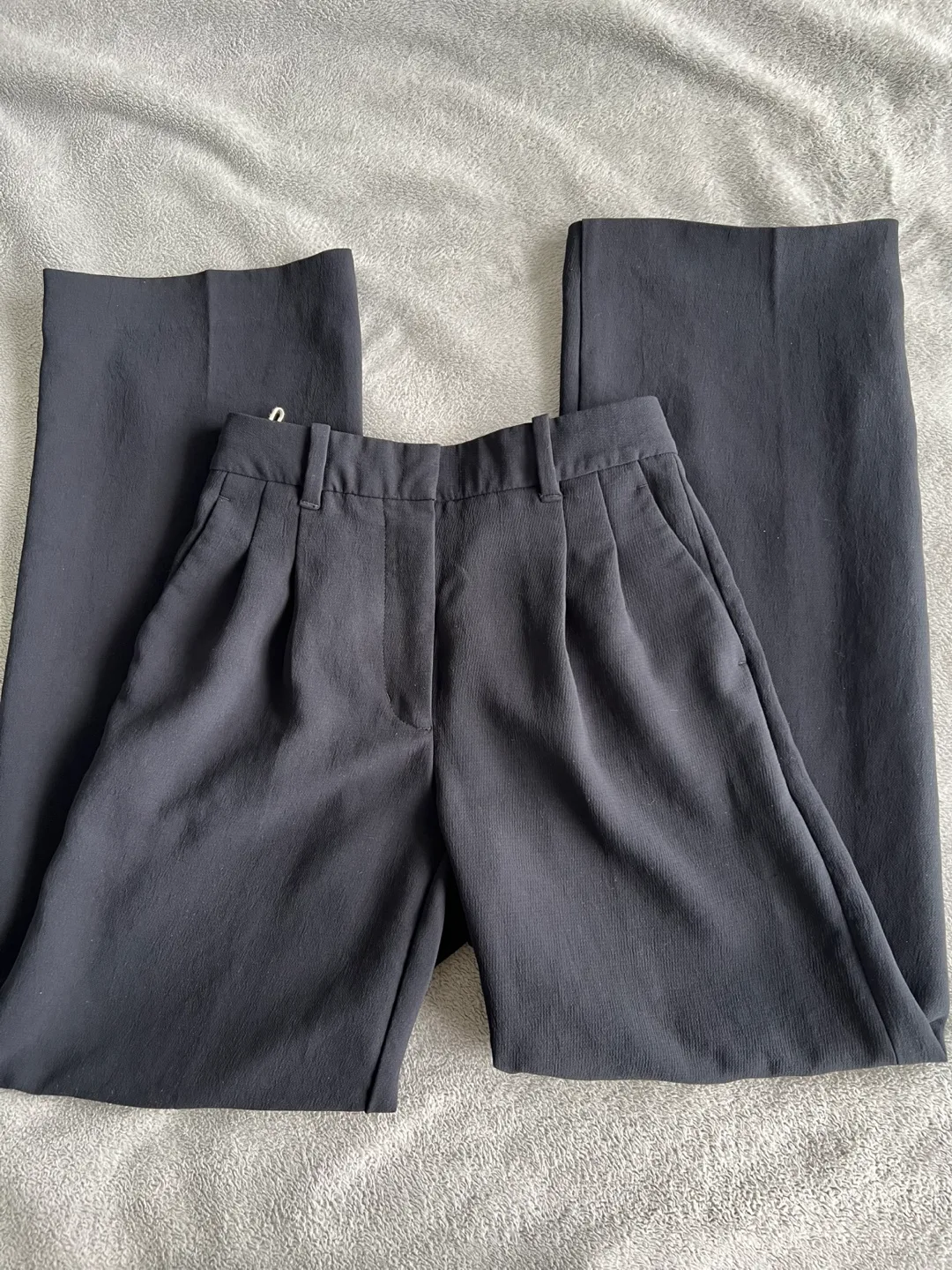 Aritzia Effortless Pant - Size 0 thumbnail