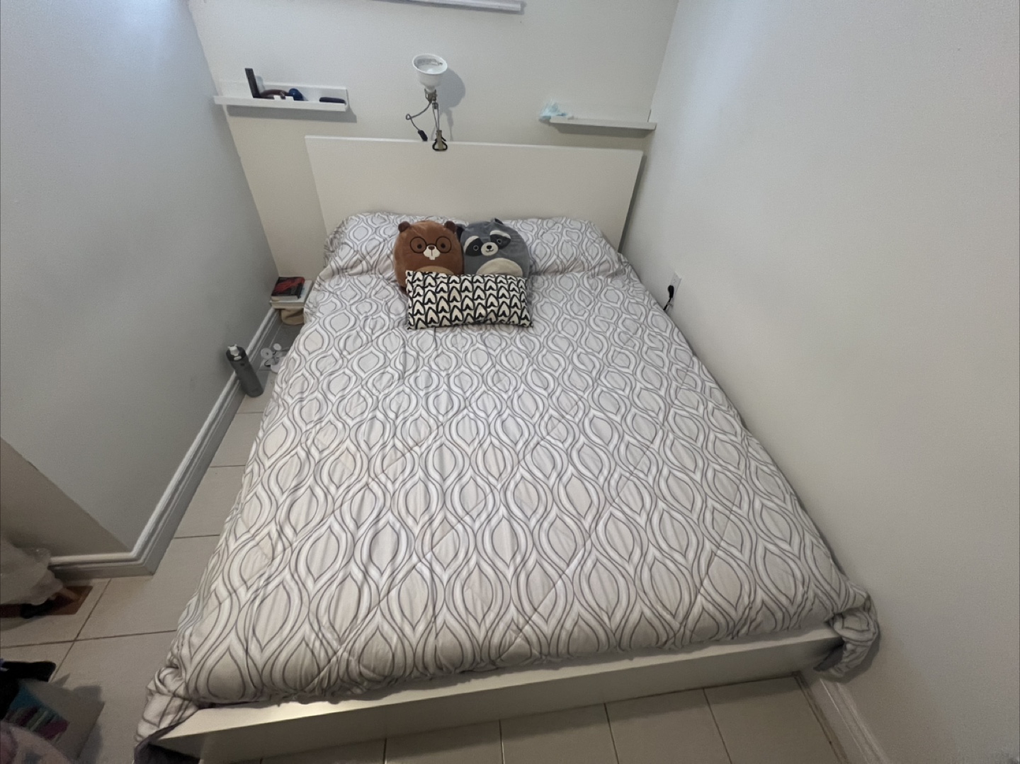 Bed frame with headboard + mattress - photo 3