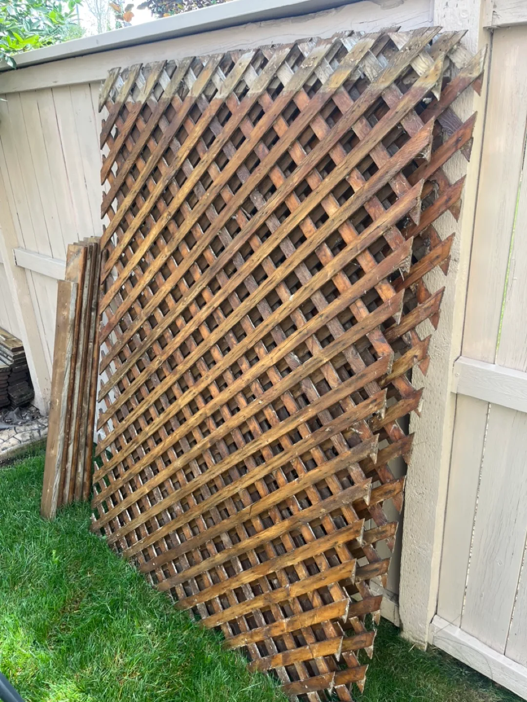 Free- 6 Wooden Garden Lattice Panels 🇨🇦
