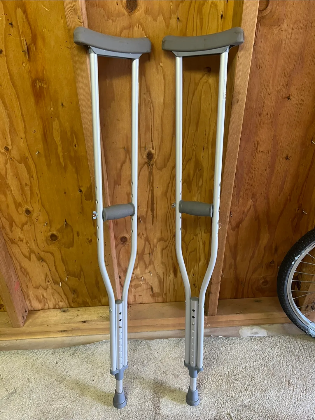 Adjustable Aluminum Crutches thumbnail