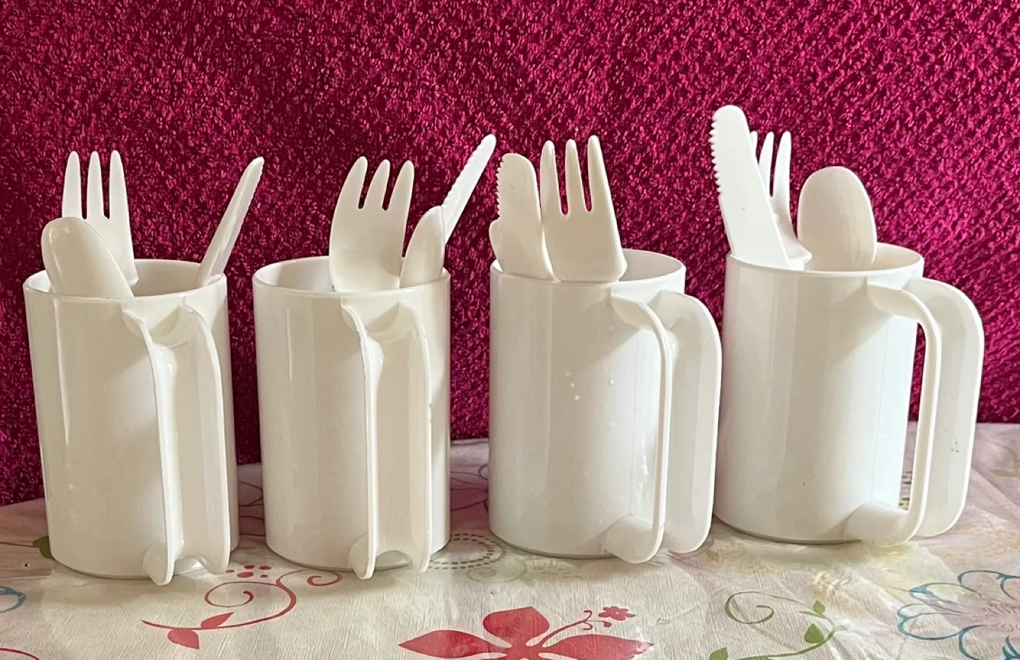 Wicker Picnic Basket Set with Utensil & 4 Mugs image indicator(5)