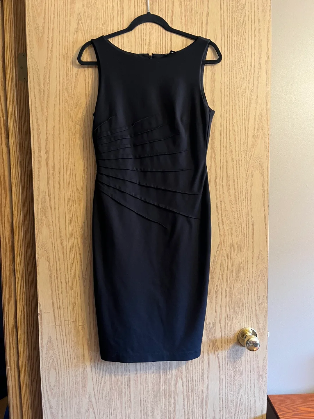 LADIES LE CHATEAU STRETCHY BLACK DRESS (Size Medium) thumbnail