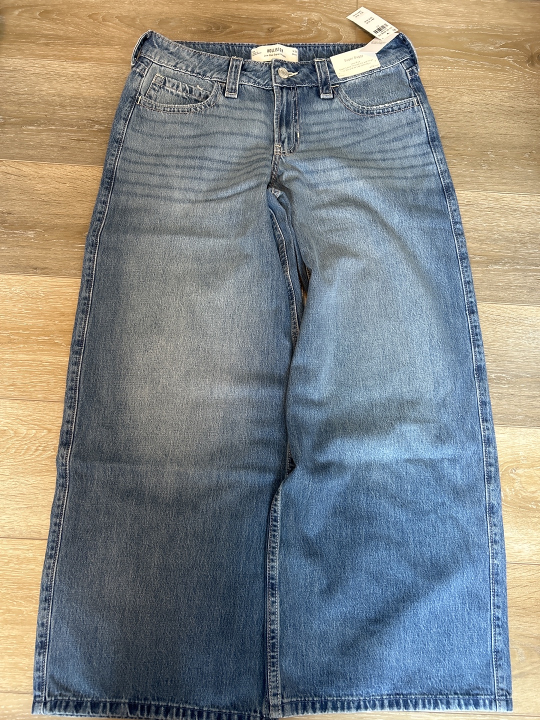 New Hollister Low-Rise Super Baggy Jeans - Size 6 Short