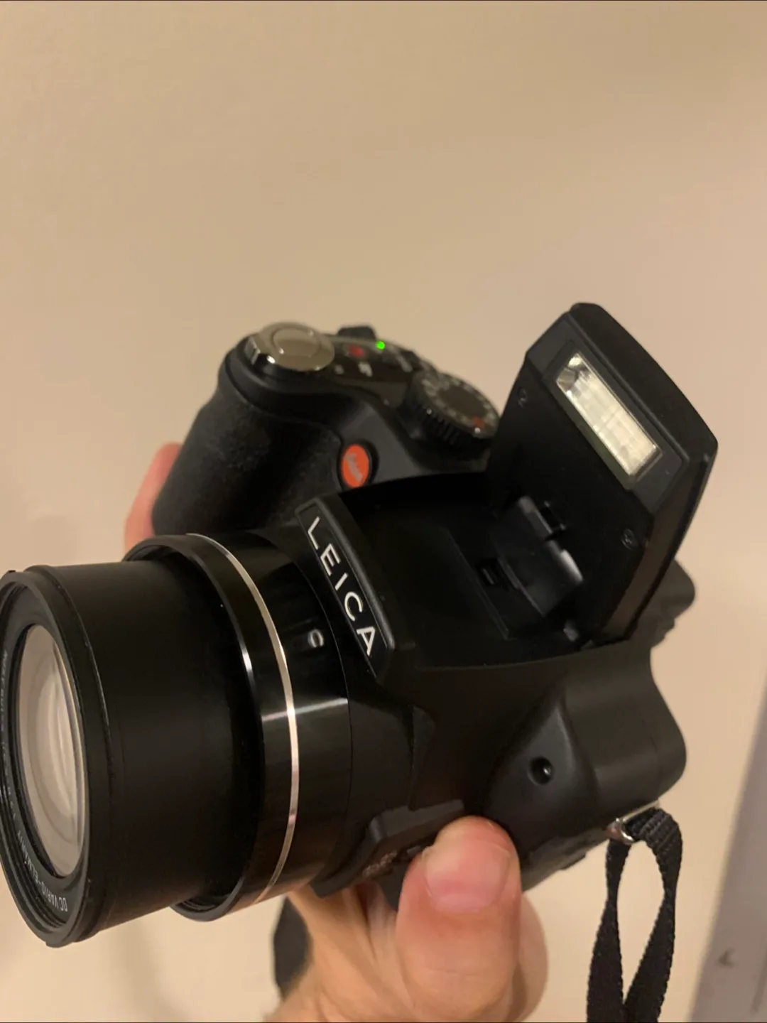 Leica V-LUX 2 Digital Camera image indicator(2)