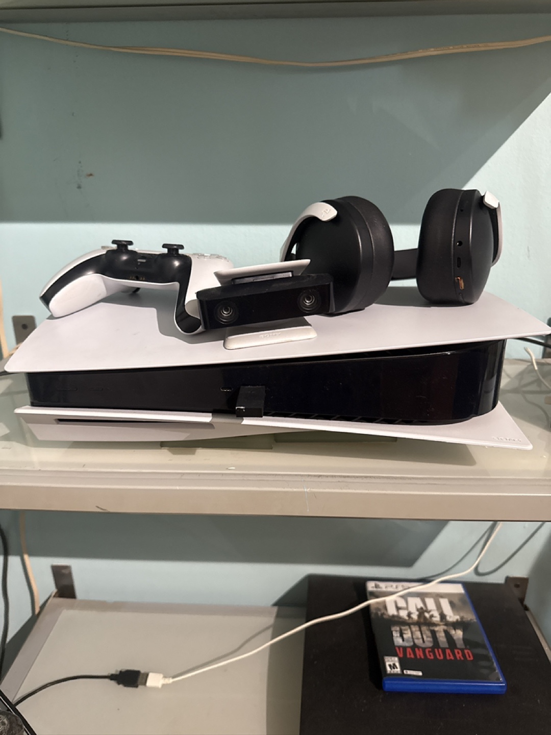 PS5 1T + accessories (headset/camera) - photo 3