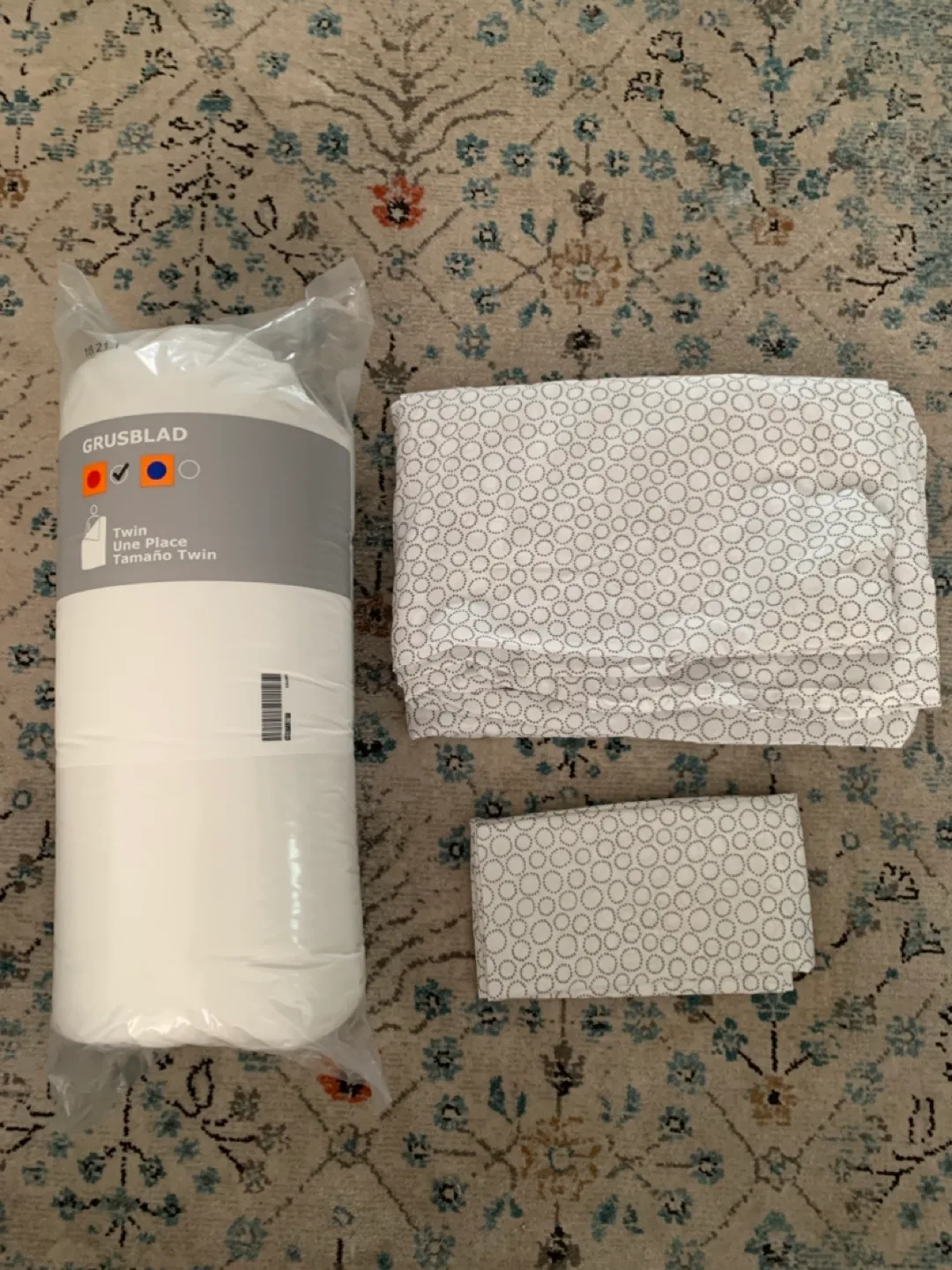 IKEA GRUSBLAD Twin Duvet  and Cover Set - New thumbnail