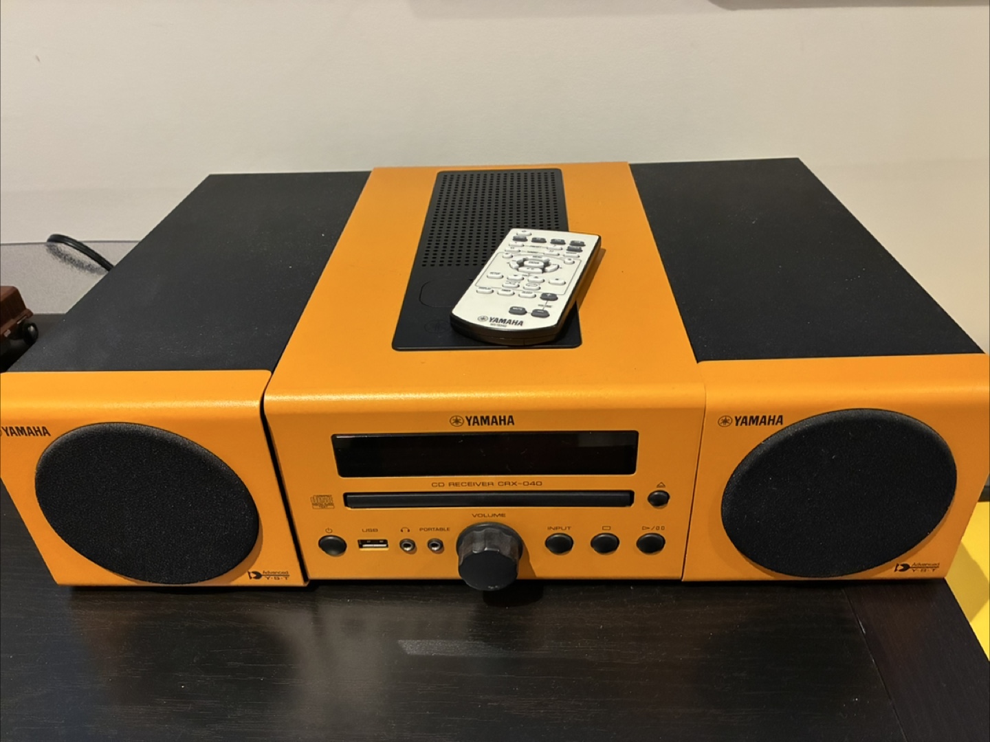 Yamaha CRX-040 CD Receiver with Speakers