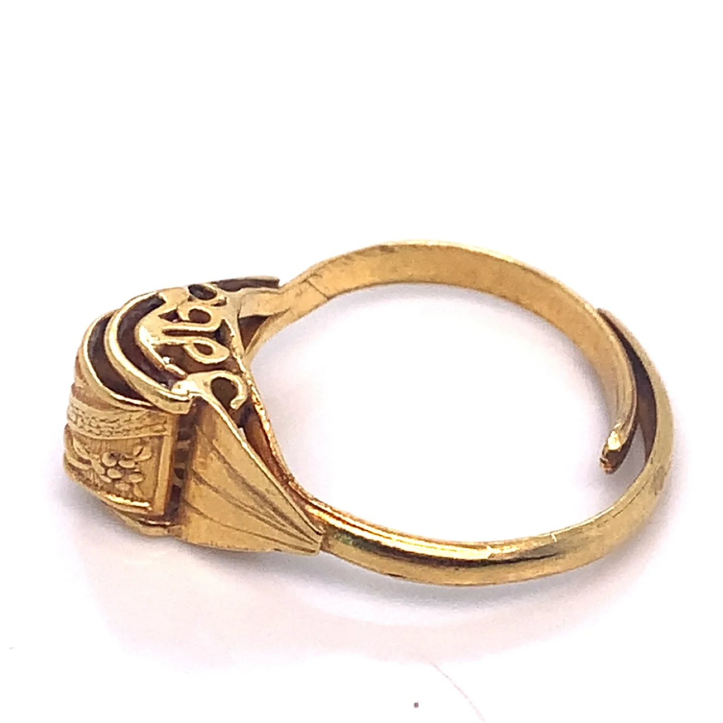 18K Yellow Gold Custom Ring image indicator(3)