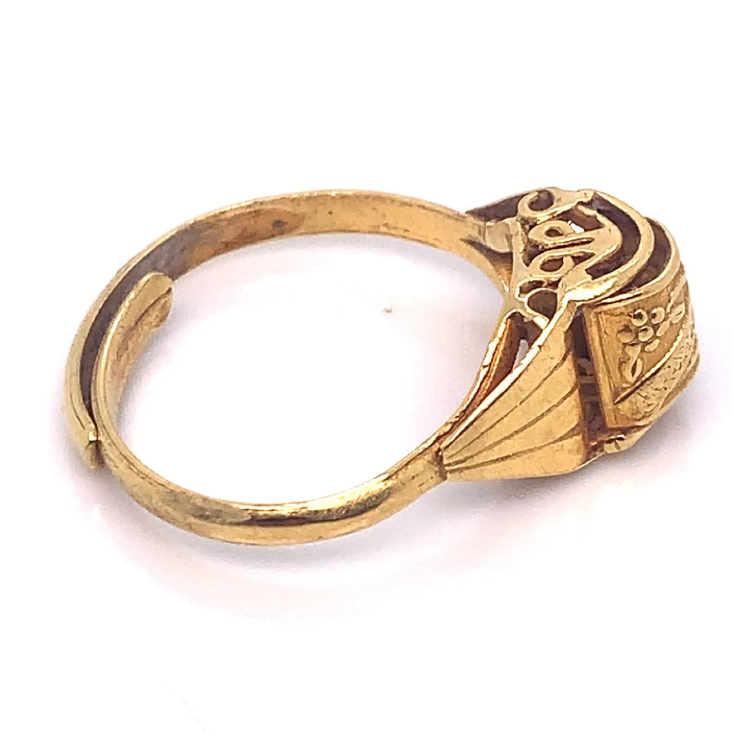 18K Yellow Gold Custom Ring image indicator(4)