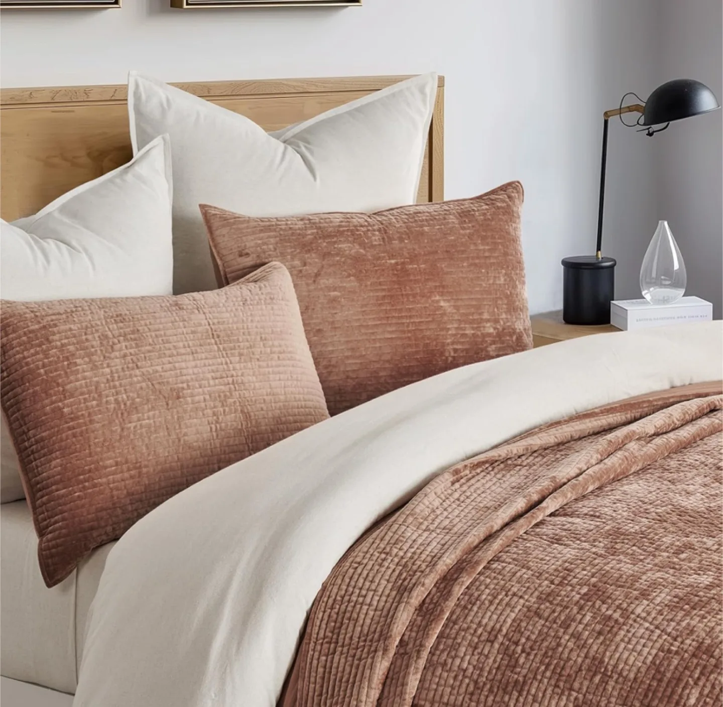 EVERGRACE Luxurious Soft Bedding Set Queen Size - New image indicator(2)