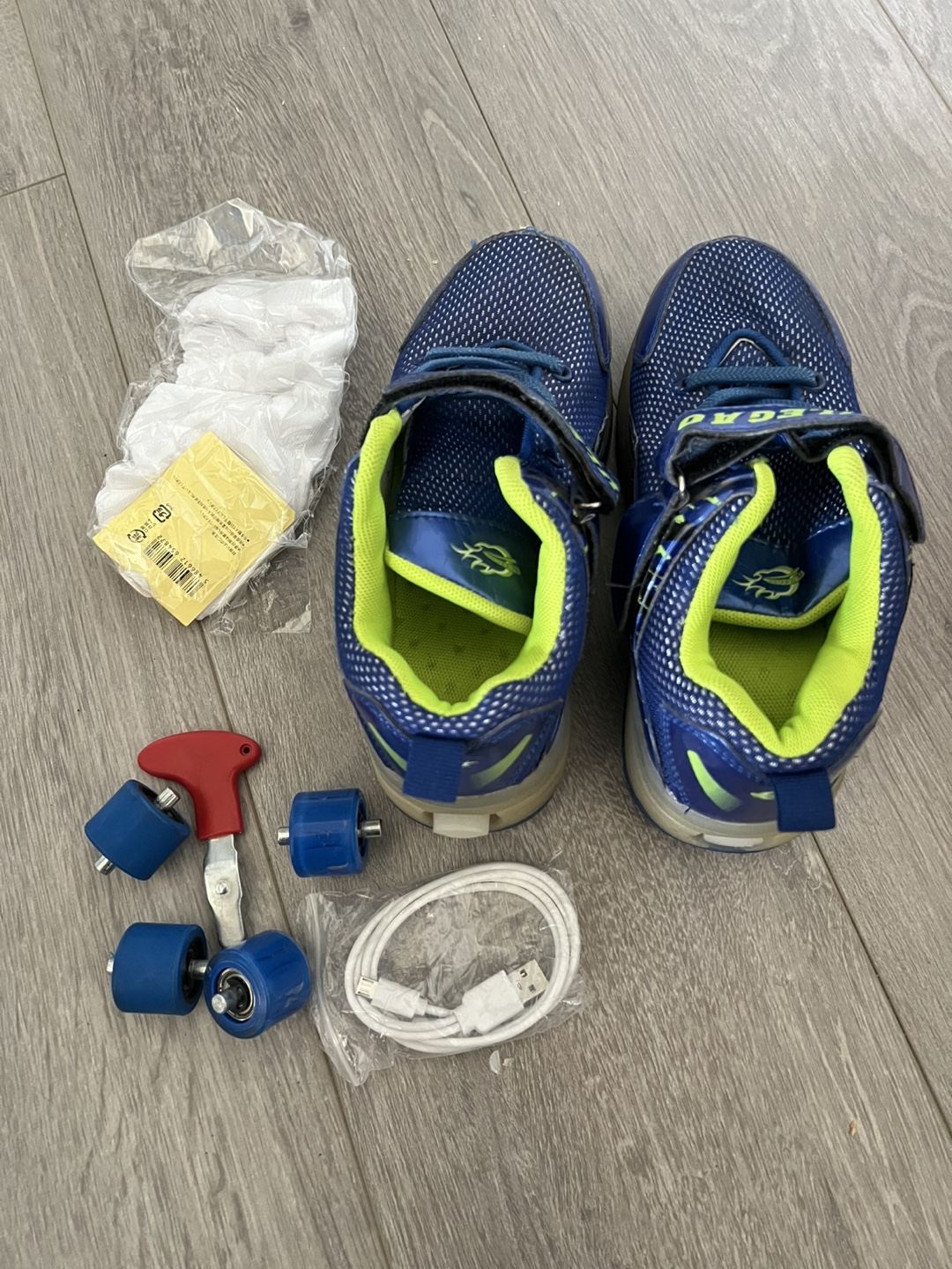 Heelys Vegao Roller Shoes - Size 4.5 US - photo 3