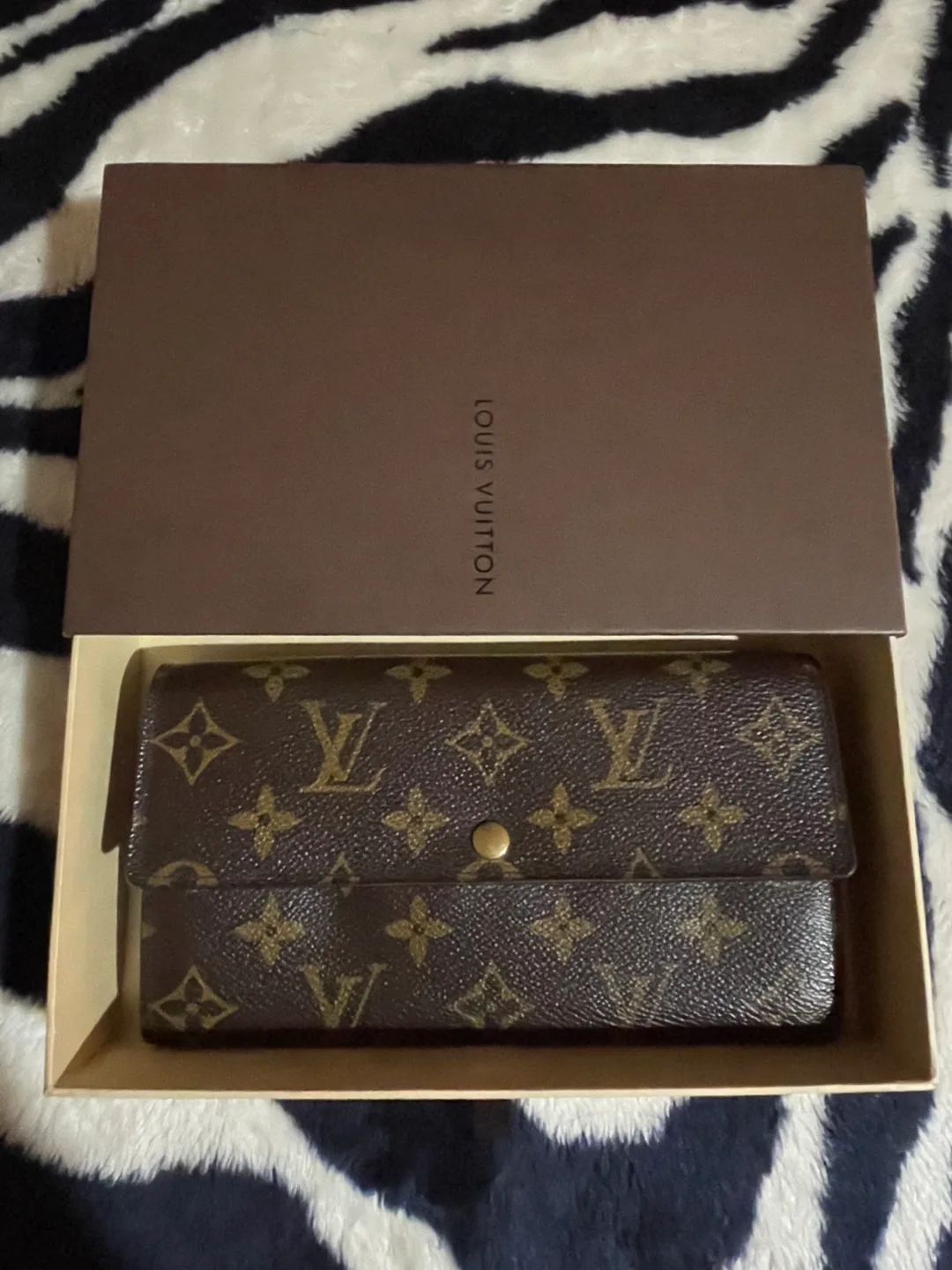 Louis Vuitton  Sarah Monogram wallet thumbnail