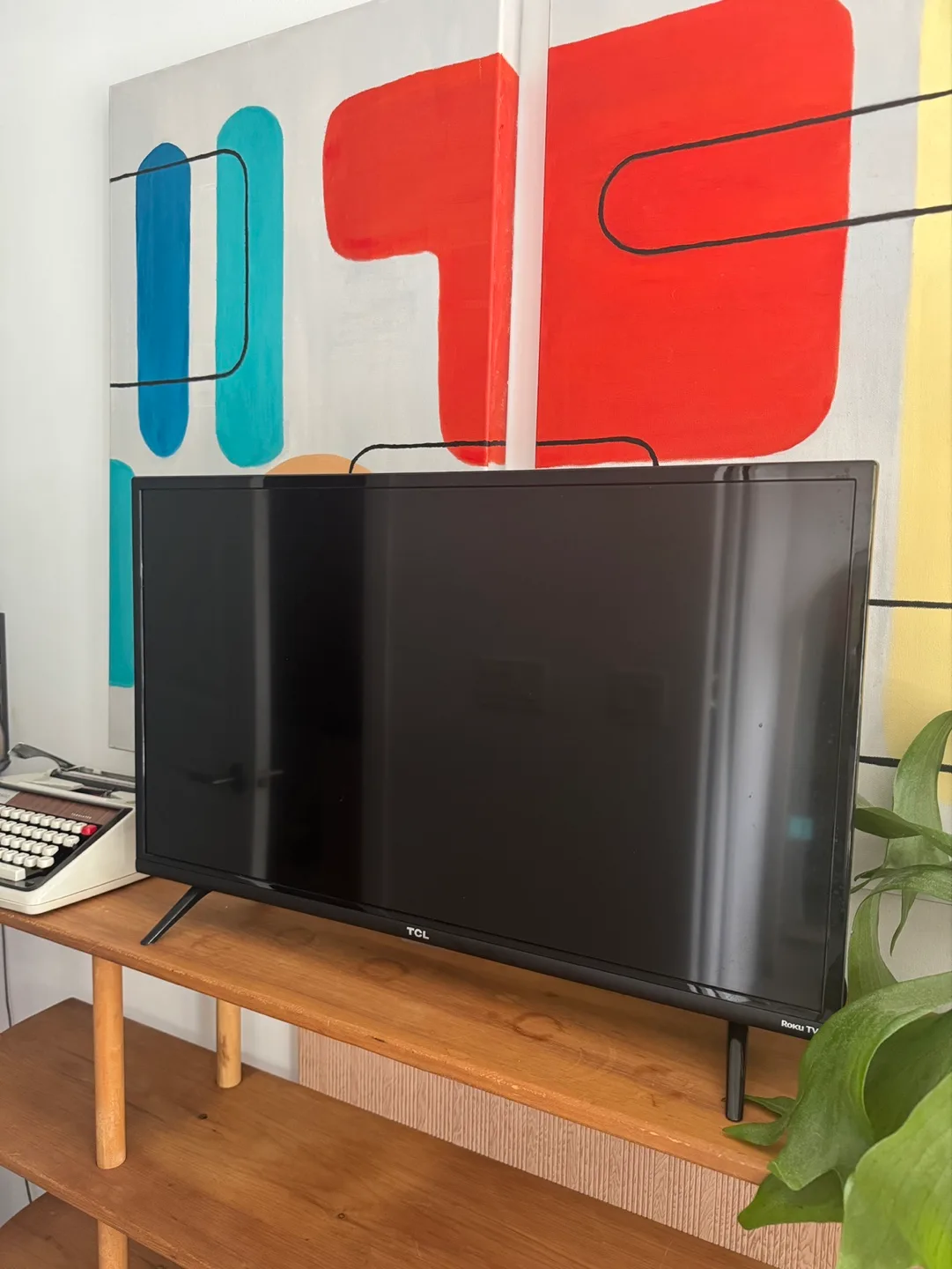 TCL 32" HD 1080p LED Smart Roku TV image indicator(3)