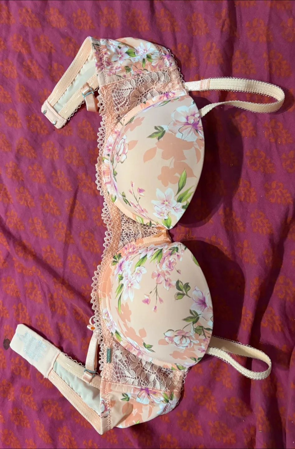 La Vie en Rose Bra - Size 36C thumbnail