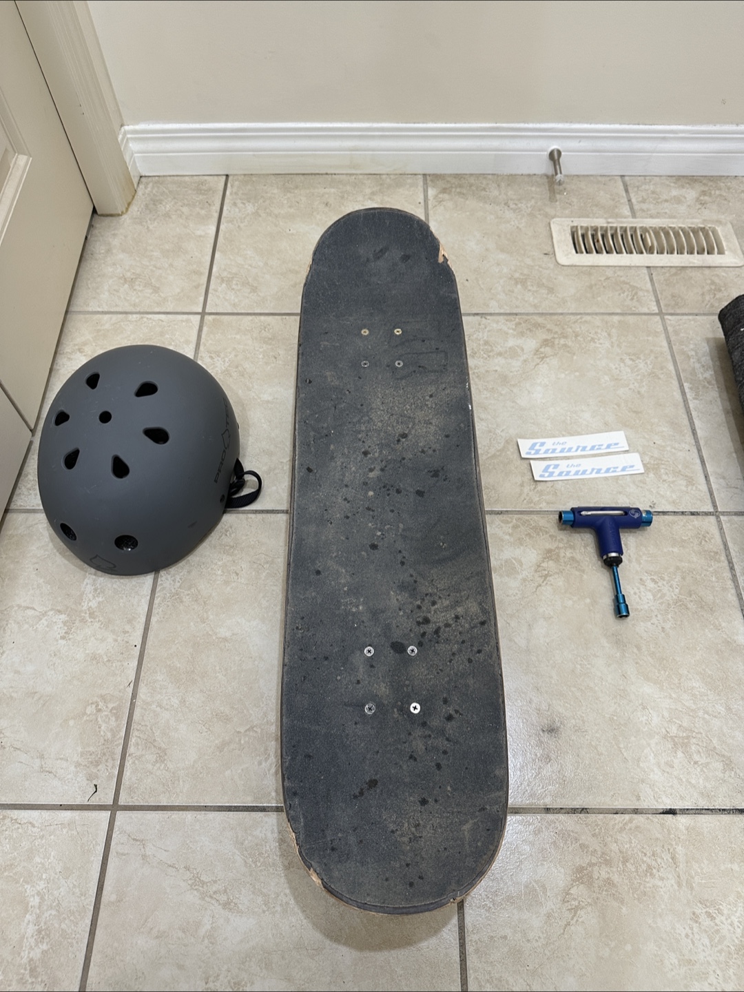 Skateboard Starter Pack – Deck + Helmet + Tool | 8.25” - photo 2