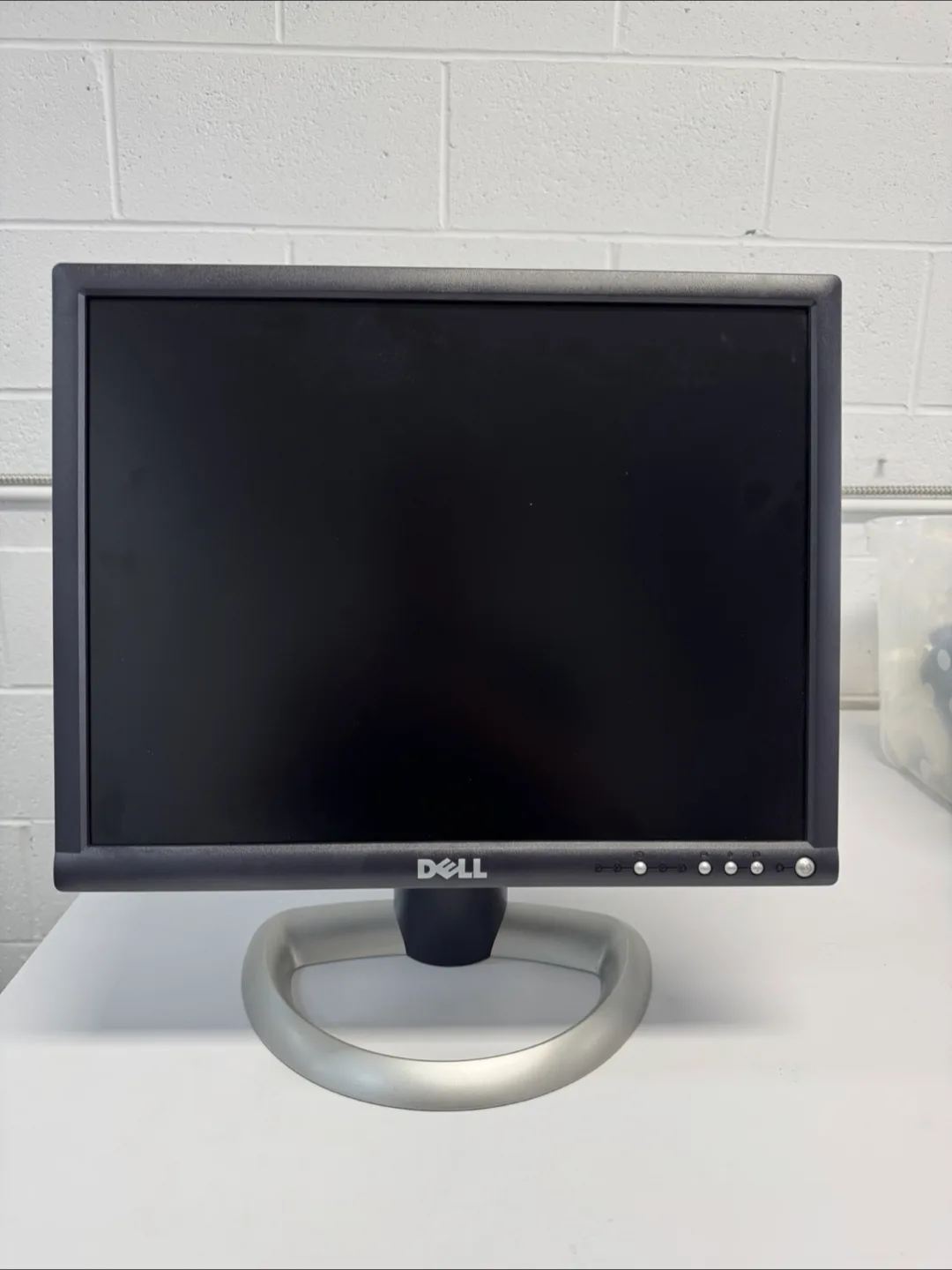 Dell 2001FP 20-inch LCD Monitor thumbnail