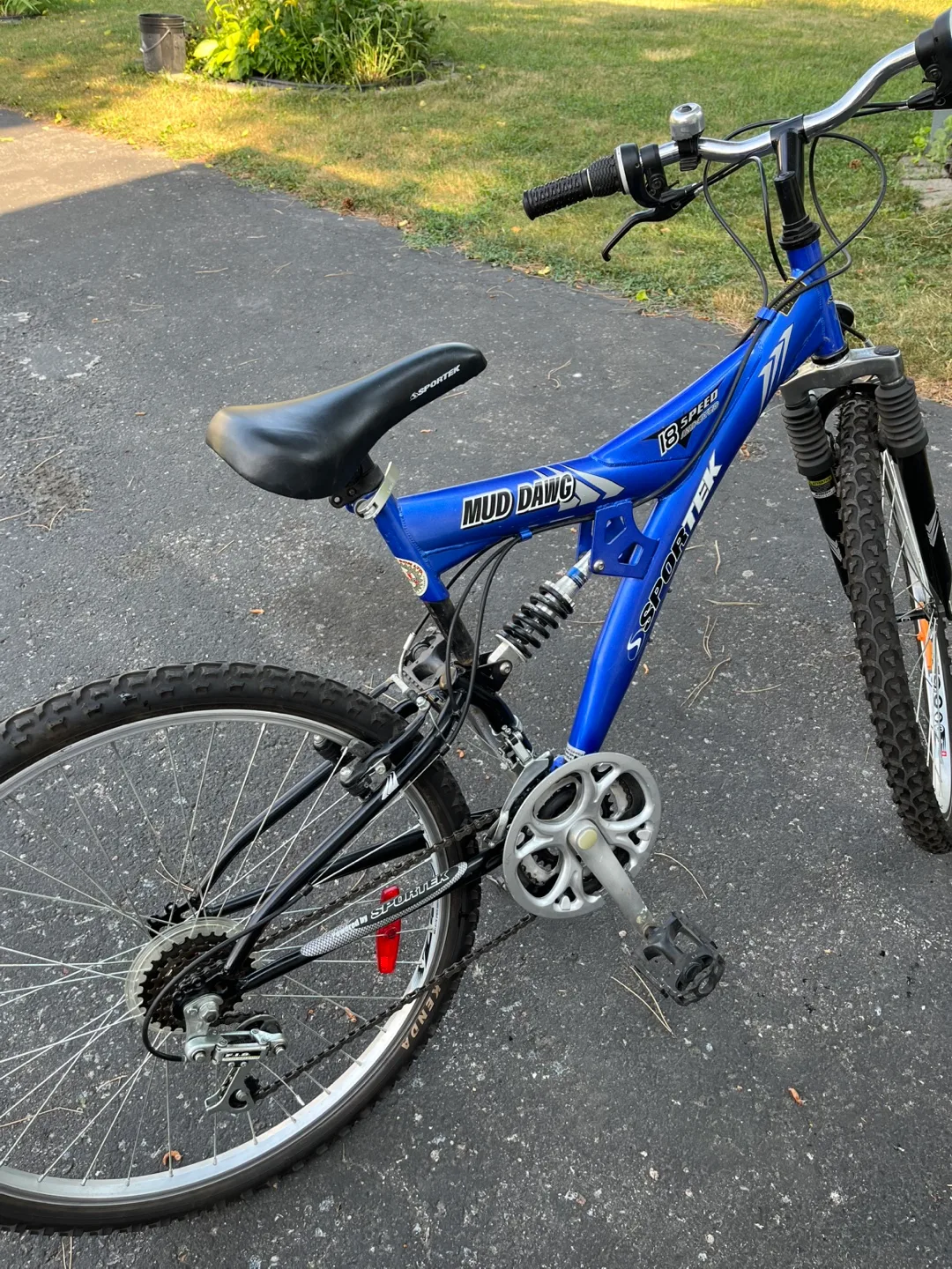 Mud Dawg 18-Speed Blue Mountain Bike thumbnail