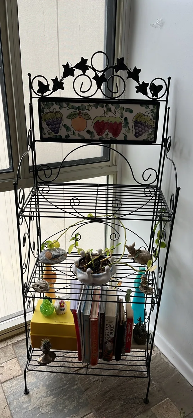 Wrought Iron Baker's Rack thumbnail