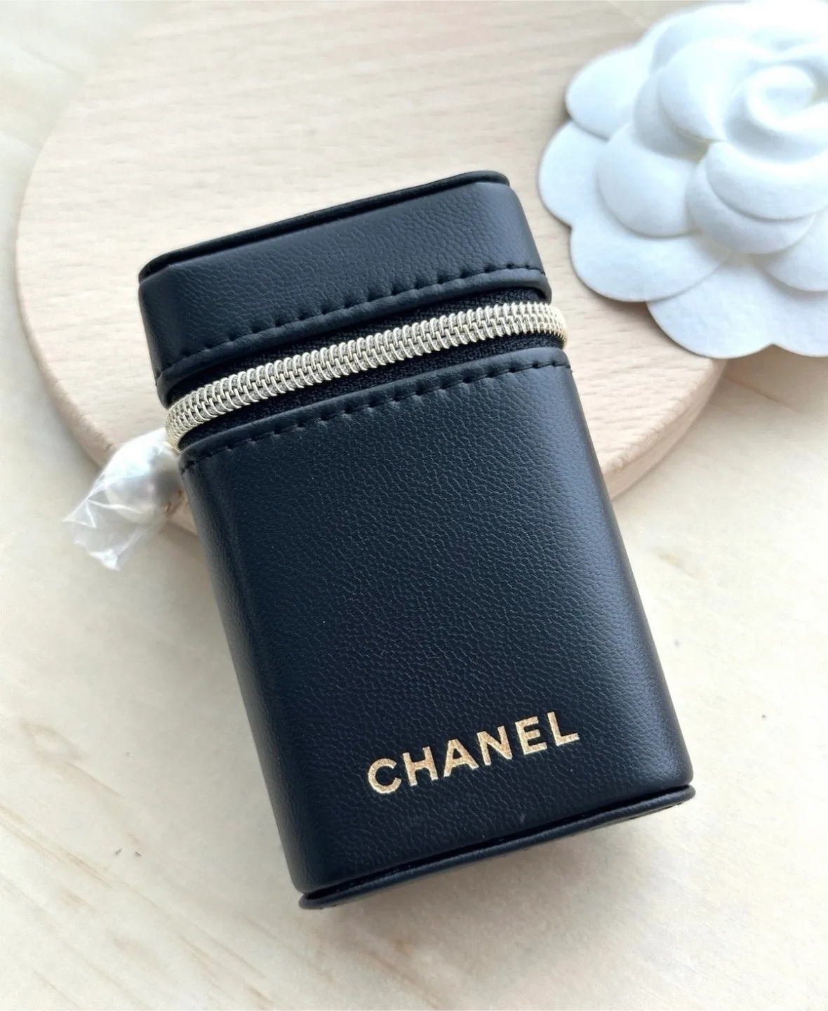 CHANEL Velvet Lipstick Pouch Case With Mirror Pearl Charm thumbnail