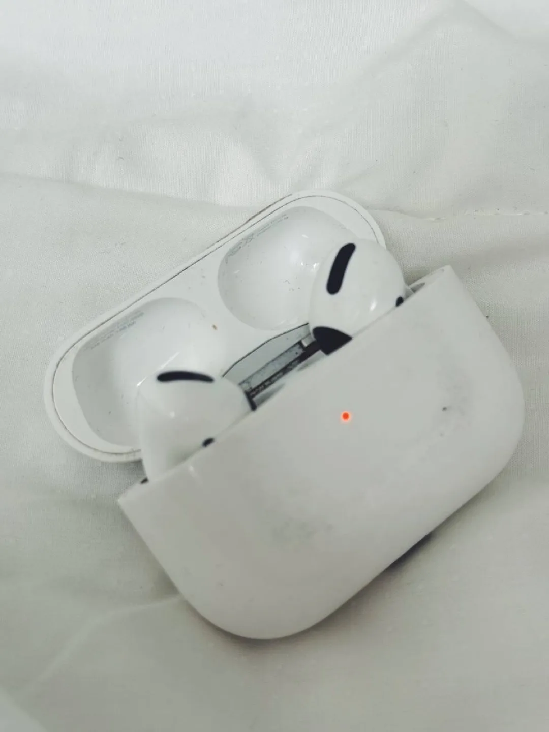 Apple AirPods Pro thumbnail