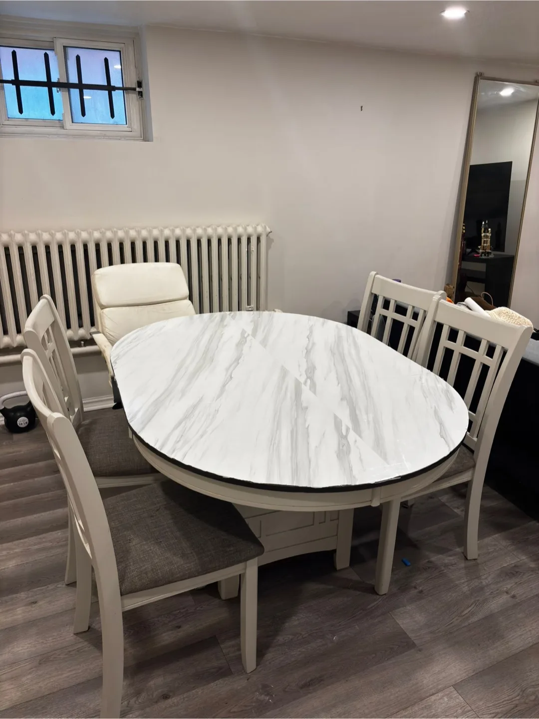 Extendable Round to Oval Dining Table thumbnail