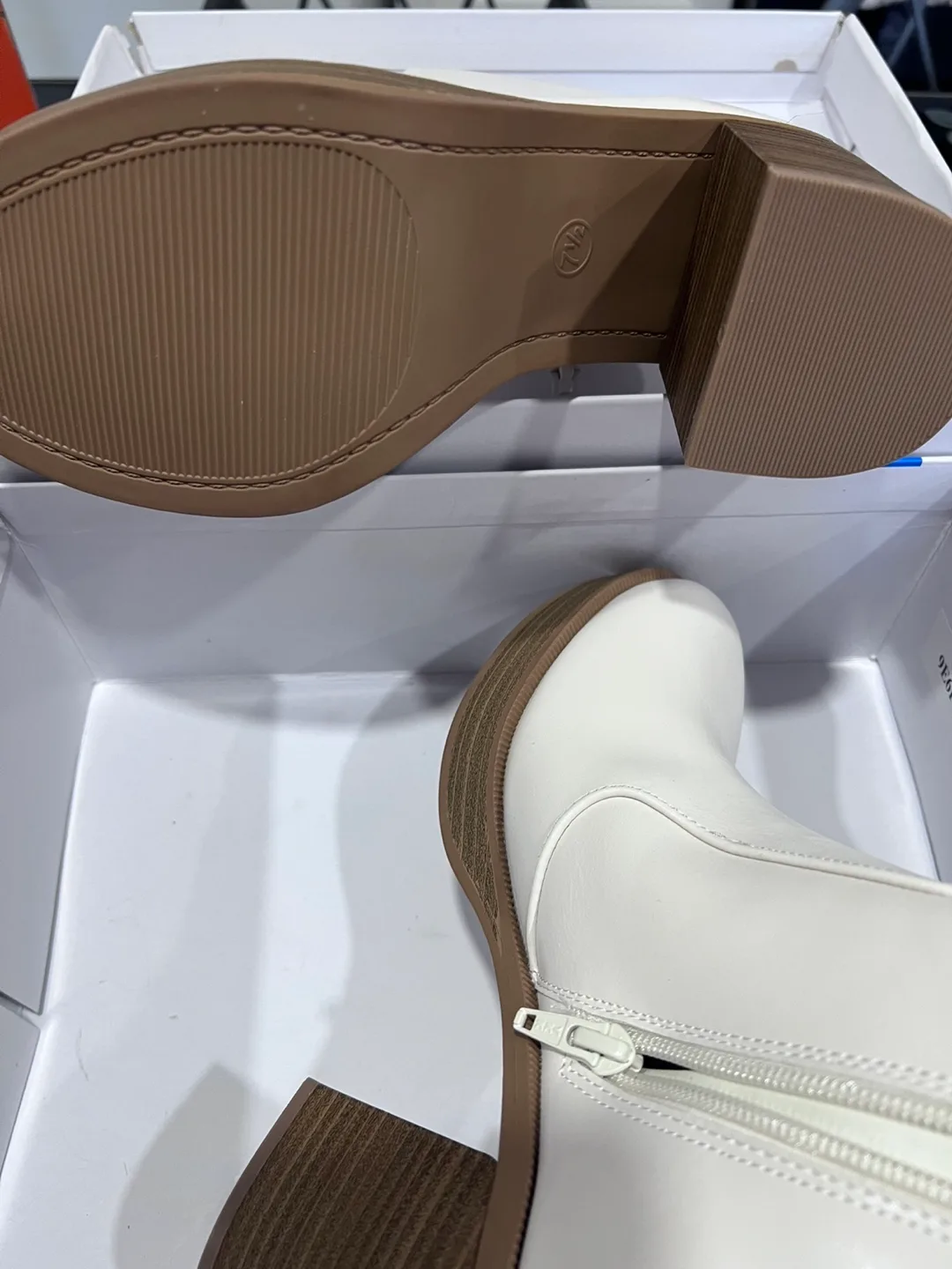 Madden Girl Platform Boots new condition image indicator(3)