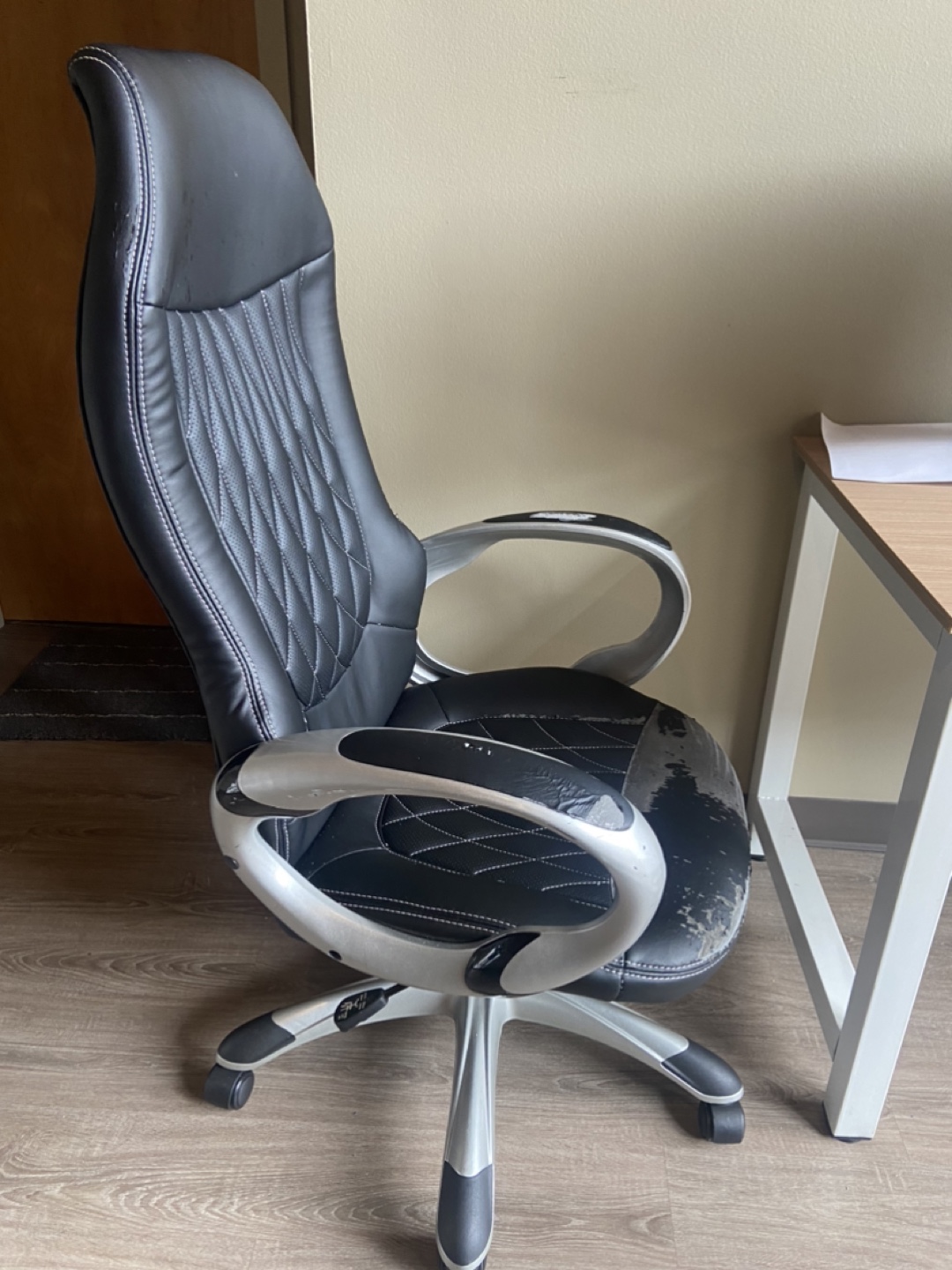 Black Office Chair - photo 4