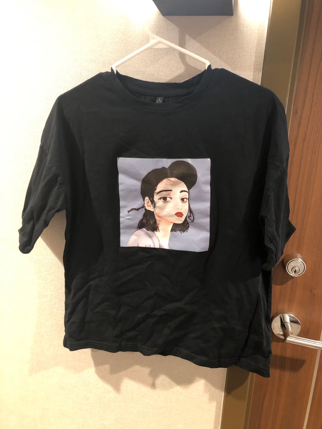 Black Graphic T-Shirt 🇨🇦sizeM thumbnail