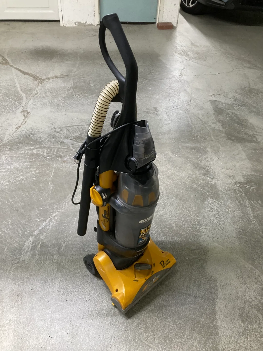 Eureka Airspeed Gold Vacuum thumbnail