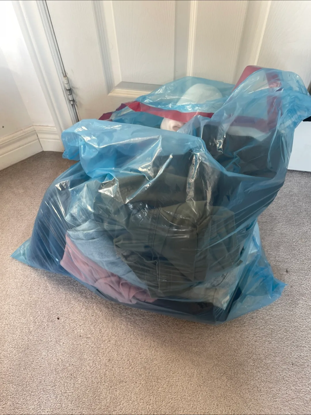 16 ITEMS GARAGE SALE BAG thumbnail
