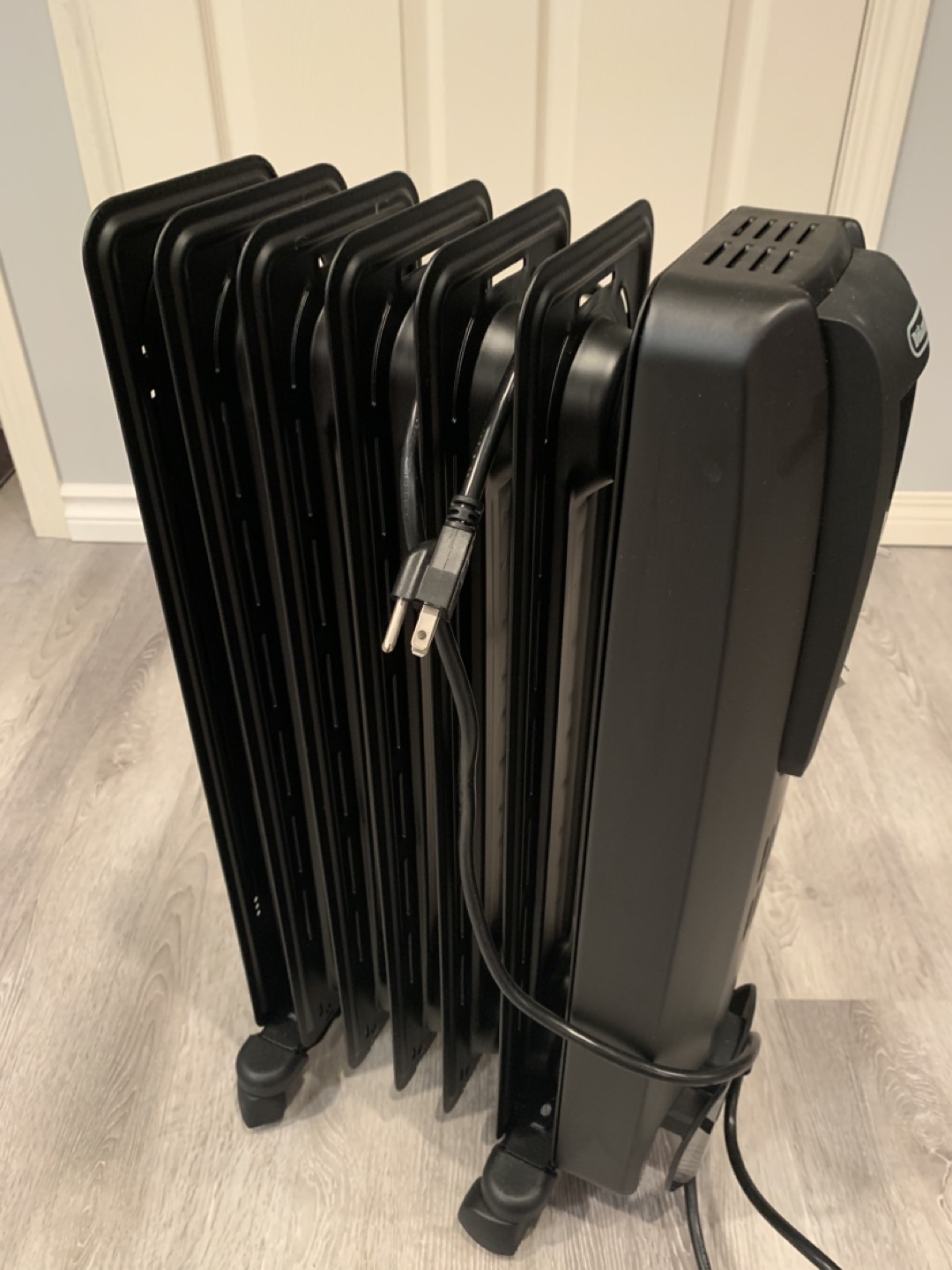 DeLonghi Oil-filled Space Heater - photo 2