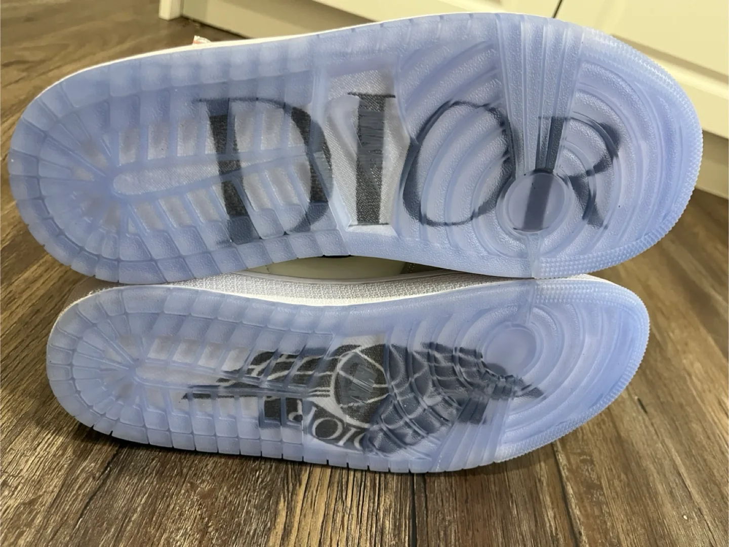 Nike Air Jordan 1 Dior image indicator(2)