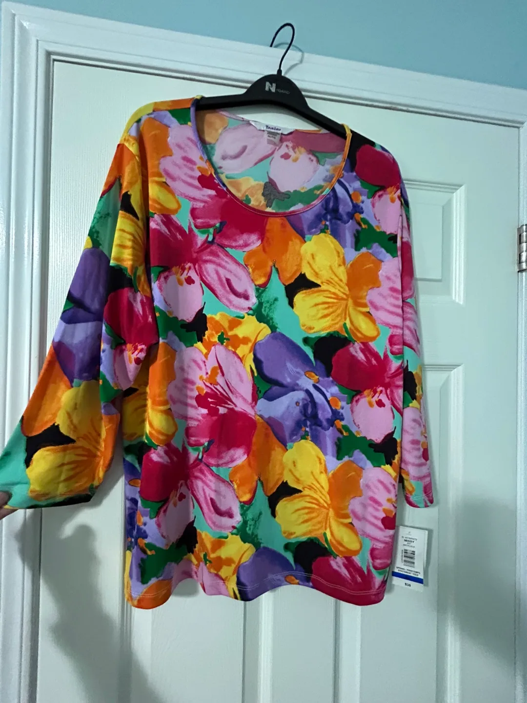 Beautiful Floral 3/4 Sleeve top -  XL thumbnail