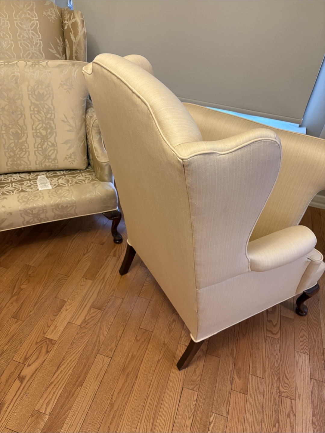 Solid wood frame upholstered arm chairs - photo 4