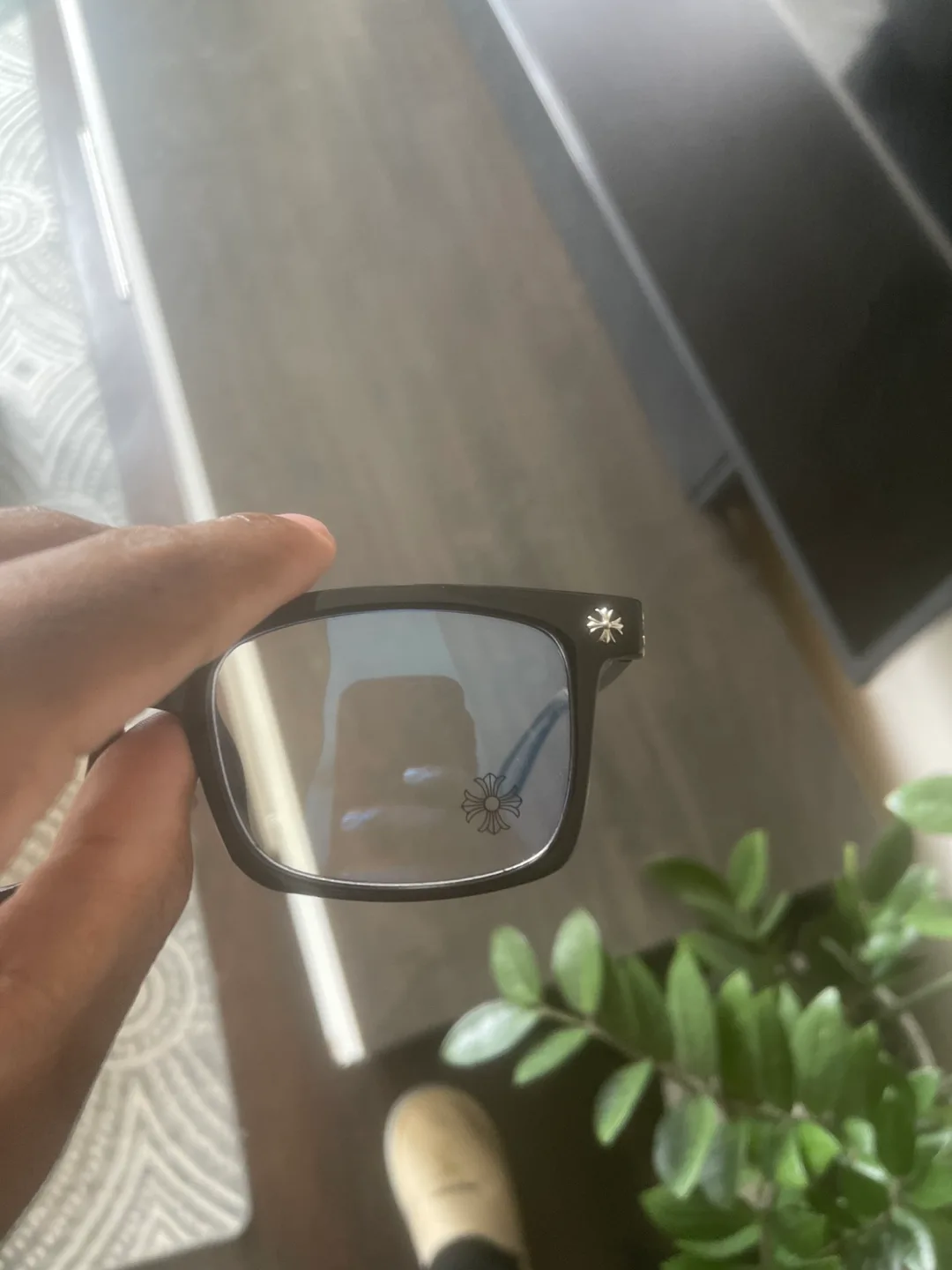 Chrome Hearts glasses image indicator(2)