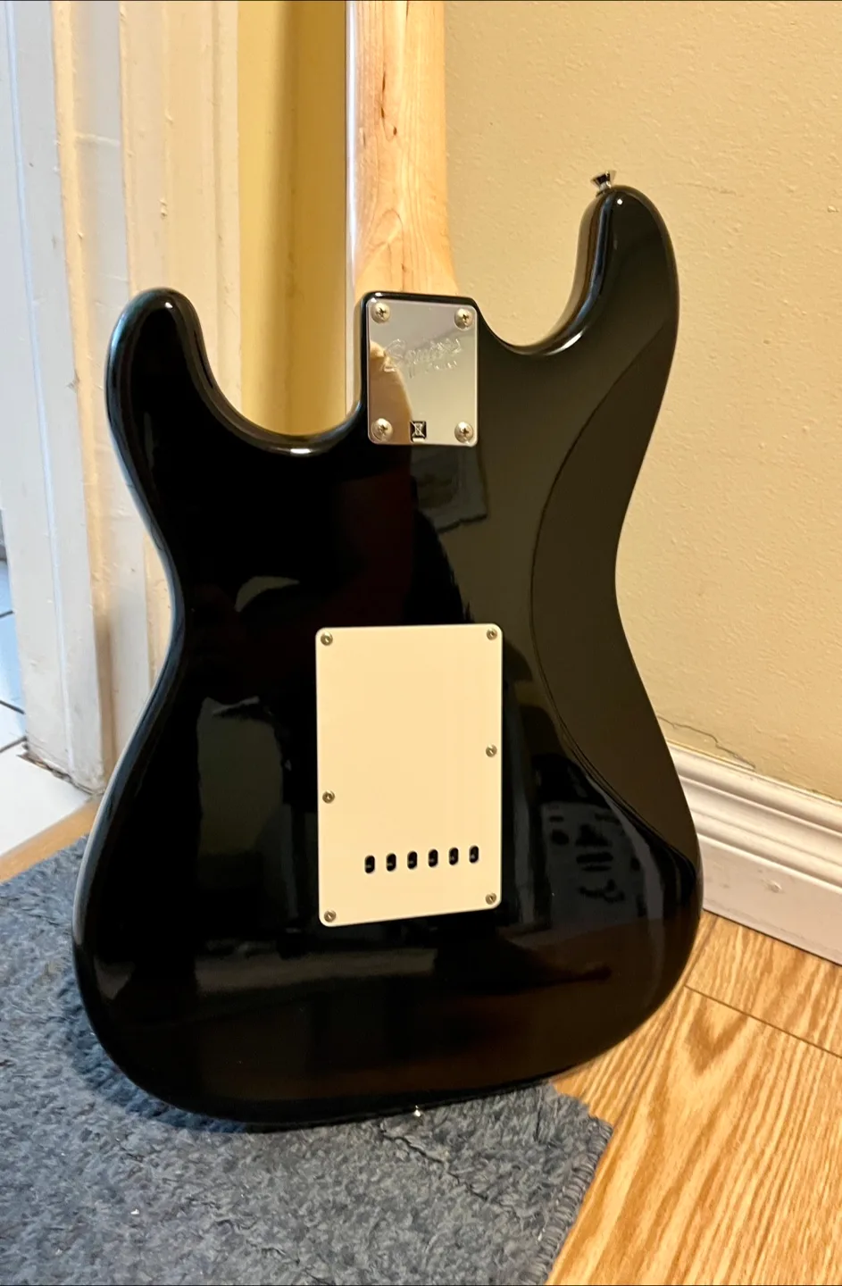 Squier Stratocaster Electric Guitar - Black image indicator(4)