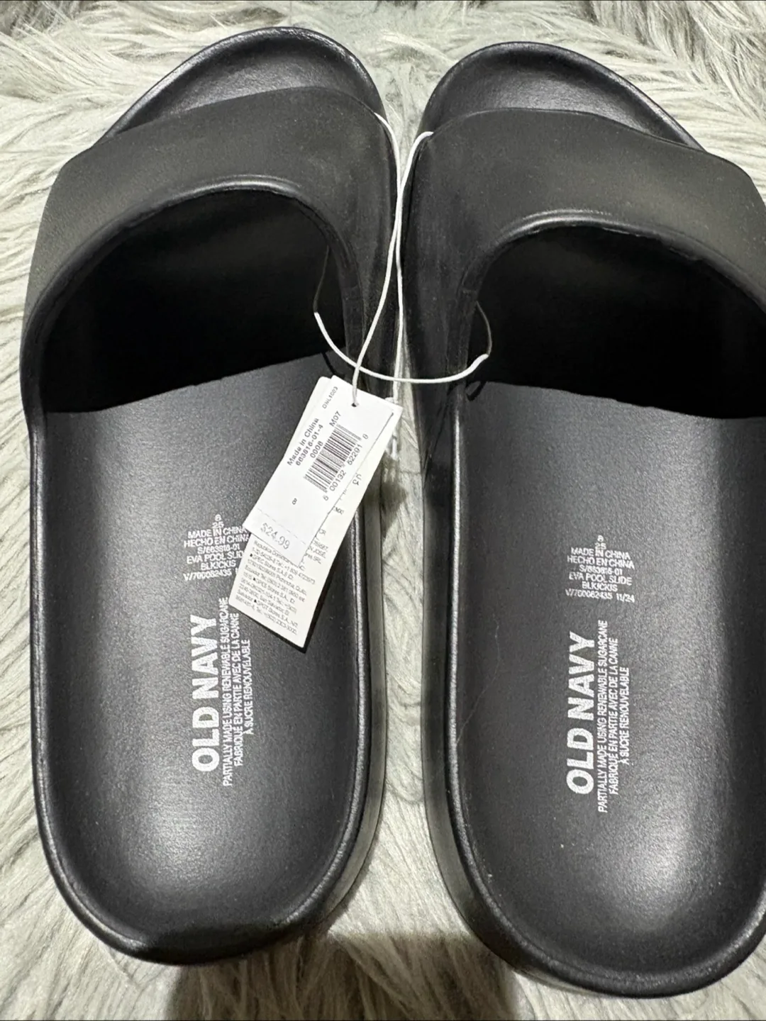 New Old Navy Black Slides - Size 8 image indicator(3)