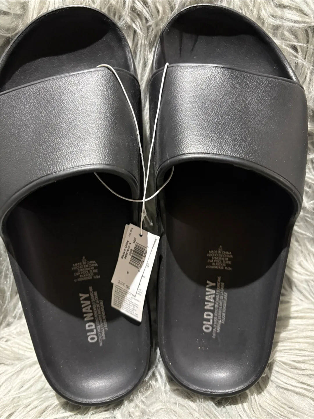 New Old Navy Black Slides - Size 8 thumbnail