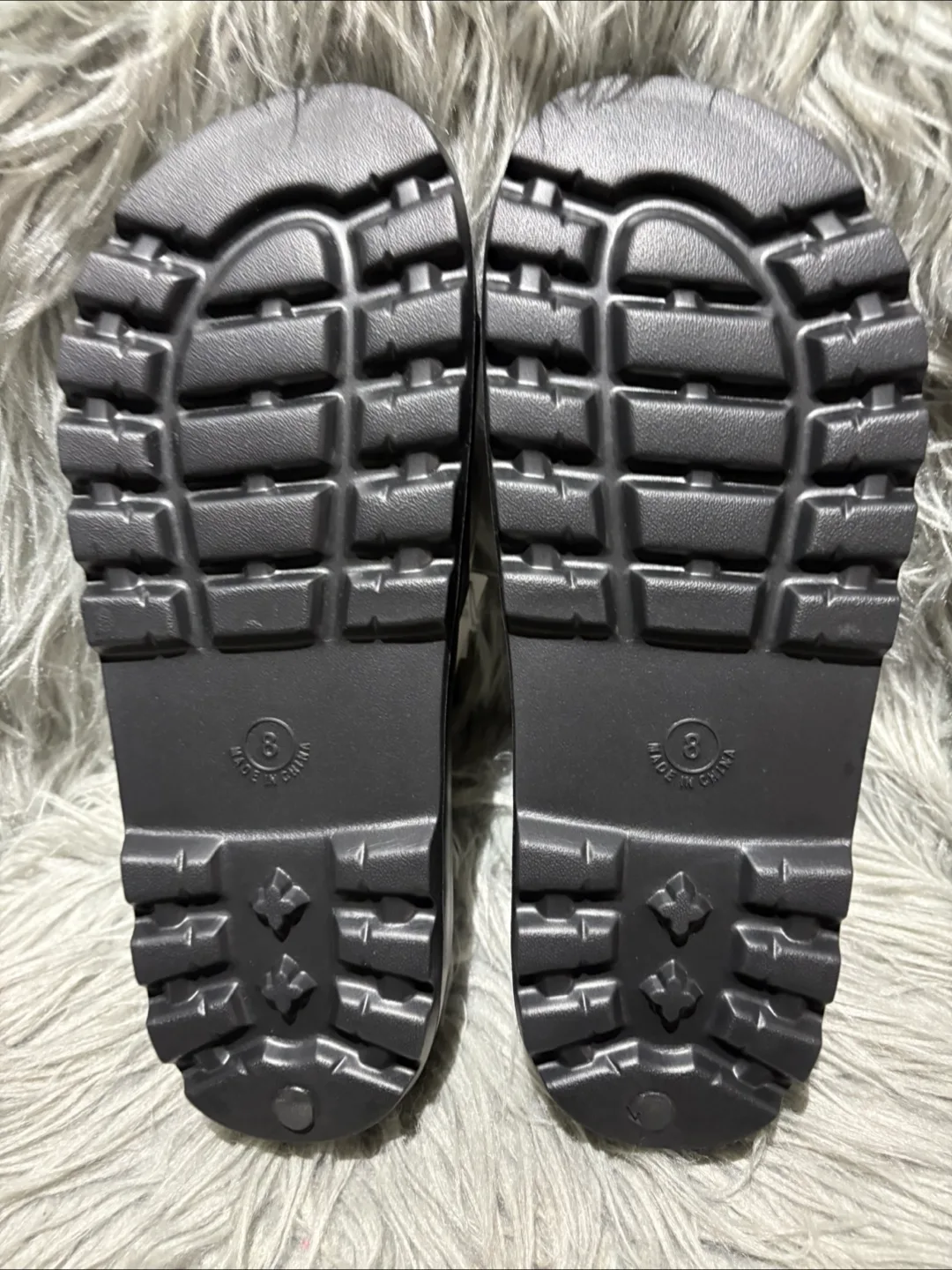 New Old Navy Black Slides - Size 8 image indicator(4)