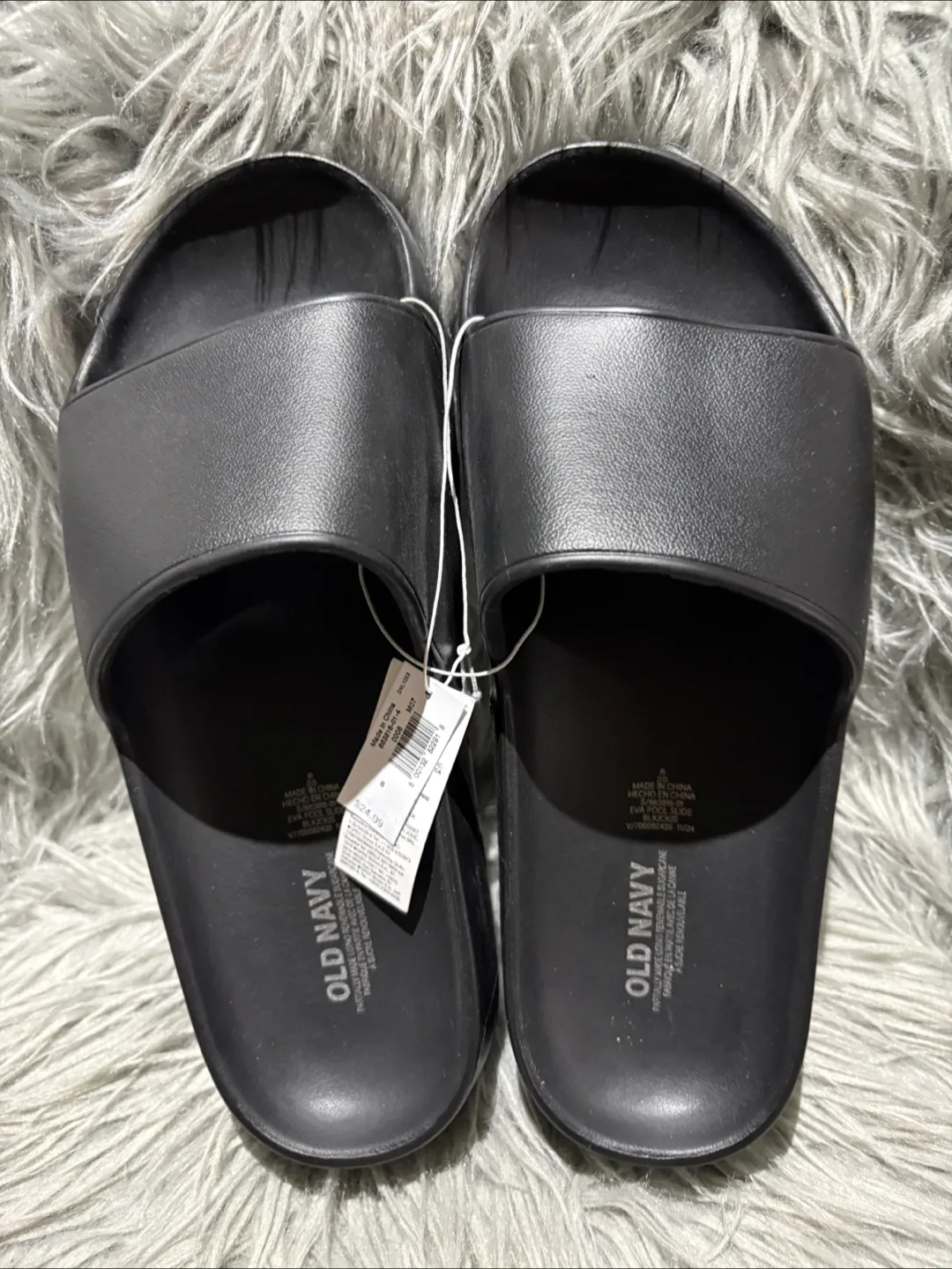 New Old Navy Black Slides - Size 8 image indicator(2)