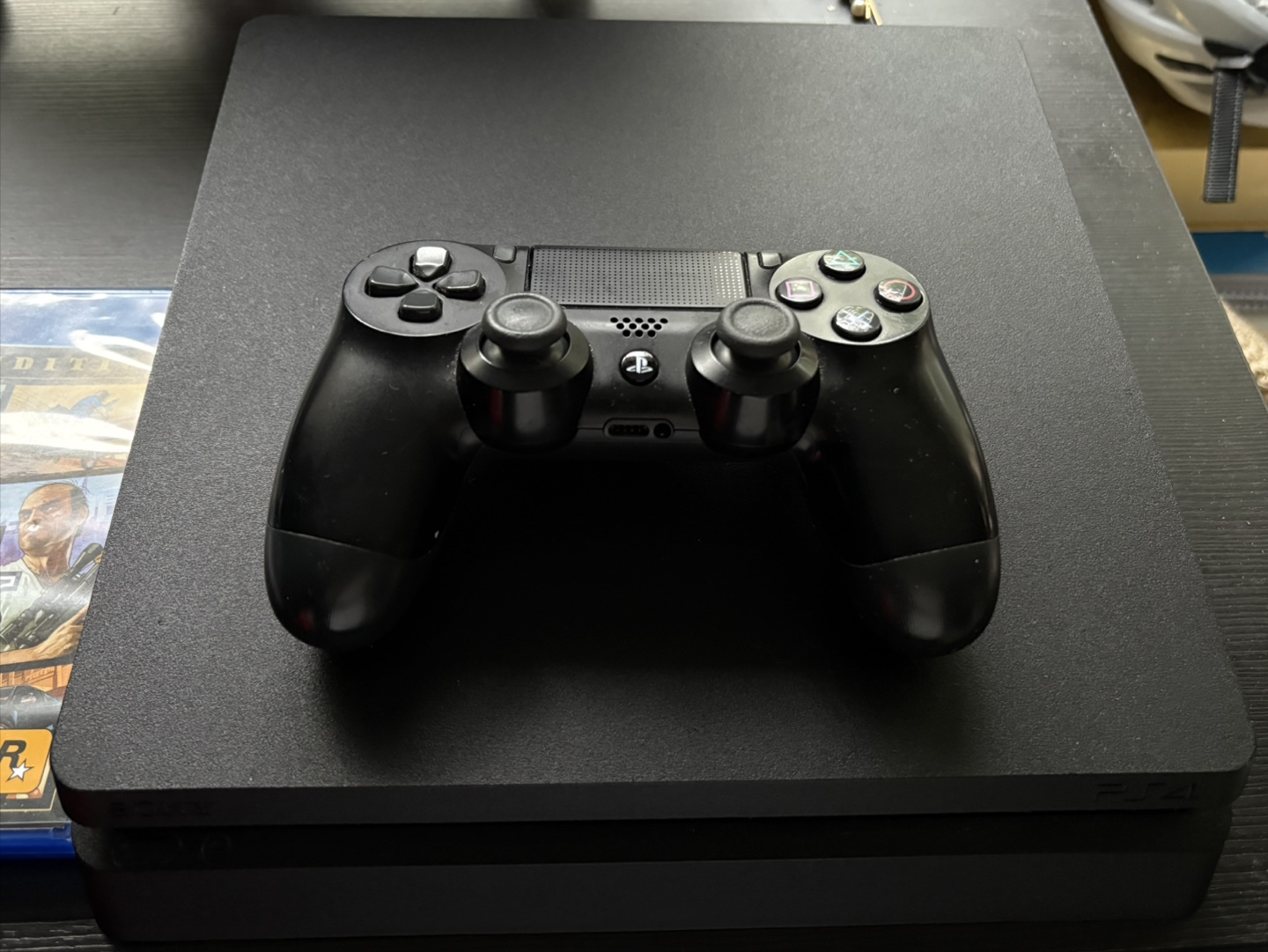 (PS4) PlayStation 4 bundle with tv and games (Price Negotiable)