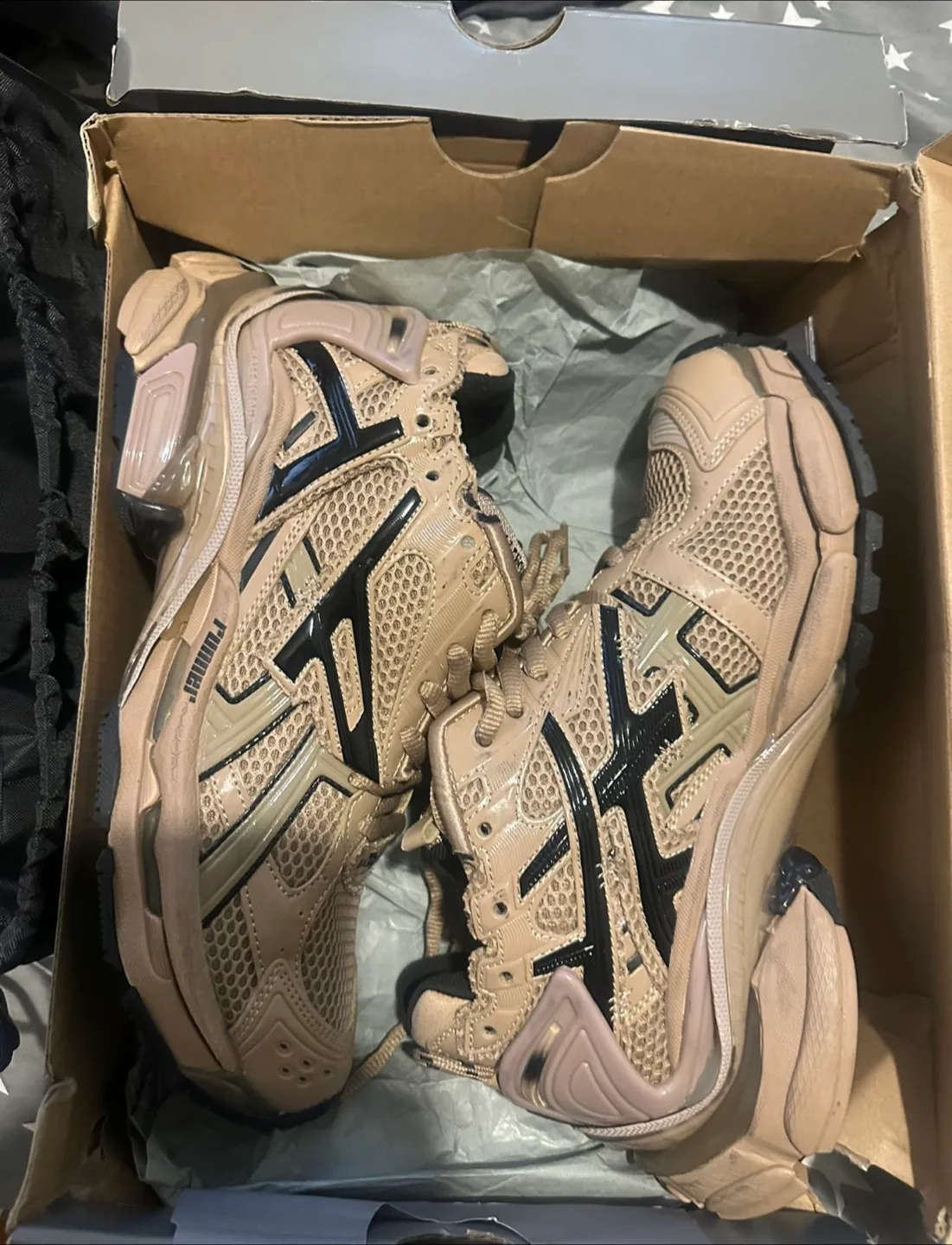Balenciaga runners thumbnail