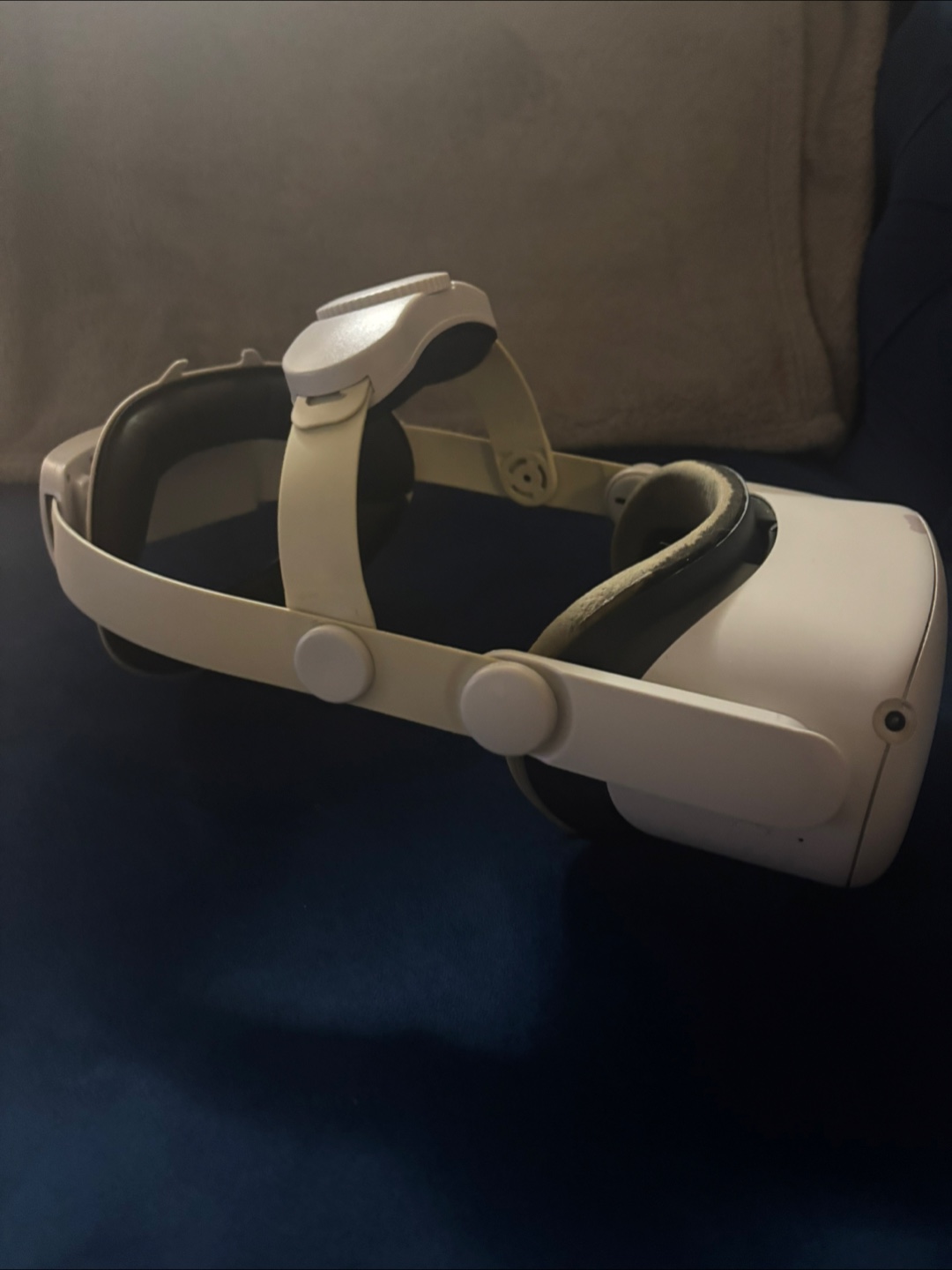 Meta Quest 2 VR Headset with Controllers - photo 2